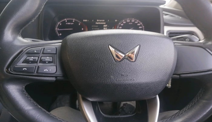 2023 Mahindra XUV700 MX D MT 5 STR, Diesel, Manual, 46,174 km, interior