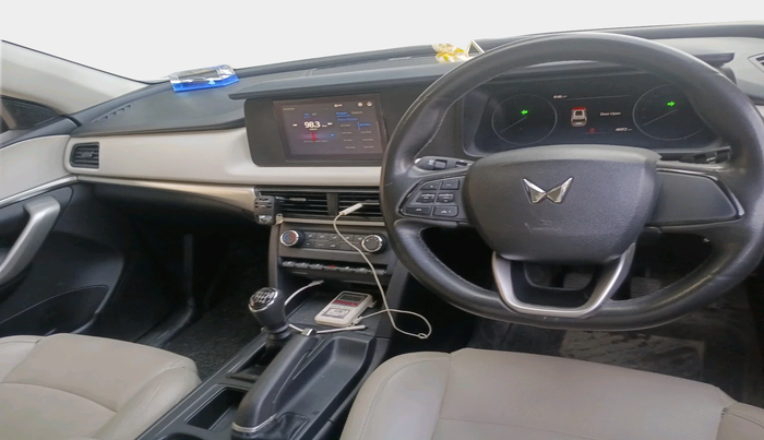 2023 Mahindra XUV700 MX D MT 5 STR, Diesel, Manual, 46,174 km, interior