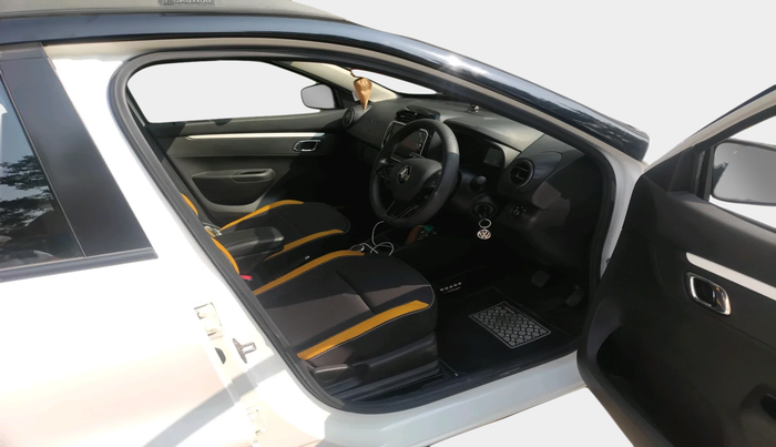 2023 Renault Kwid CLIMBER 1.0 AMT Dual Tone , Petrol, Automatic, 4,161 km, interior