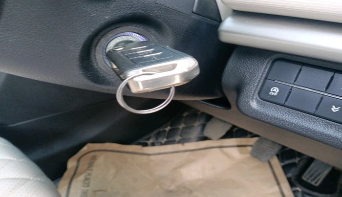 2022 Mahindra XUV700 AX 5 P MT 5 STR, Petrol, Manual, 45,812 km, interior