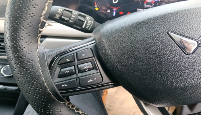 2022 Mahindra XUV700 AX 5 P MT 5 STR, Petrol, Manual, 45,812 km, interior