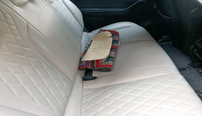 2022 Mahindra XUV700 AX 5 P MT 5 STR, Petrol, Manual, 45,812 km, interior