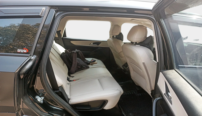 2024 Mahindra XUV700 AX 7 LUXURY P AT 7 STR, Petrol, Automatic, 31,789 km, interior