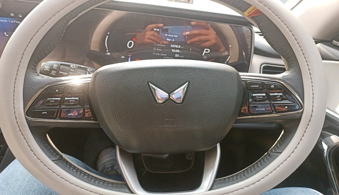 2024 Mahindra XUV700 AX 7 LUXURY P AT 7 STR, Petrol, Automatic, 31,789 km, interior