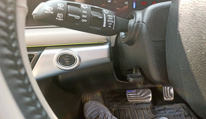 2024 Mahindra XUV700 AX 7 LUXURY P AT 7 STR, Petrol, Automatic, 31,789 km, interior