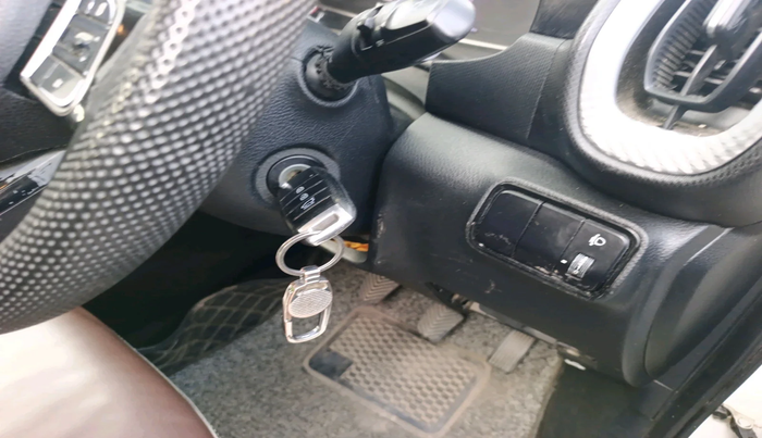 2020 KIA SONET HTK PLUS 1.2, Petrol, Manual, 1,08,917 km, interior