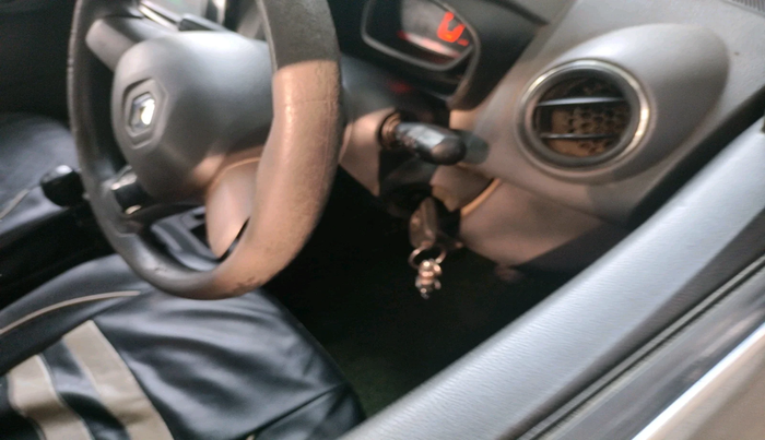 2016 Renault Kwid RXT 1.0, Petrol, Manual, 79,385 km, interior