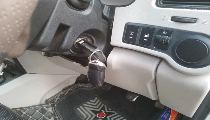 2018 Mahindra Scorpio S5, Diesel, Manual, 76,463 km, interior