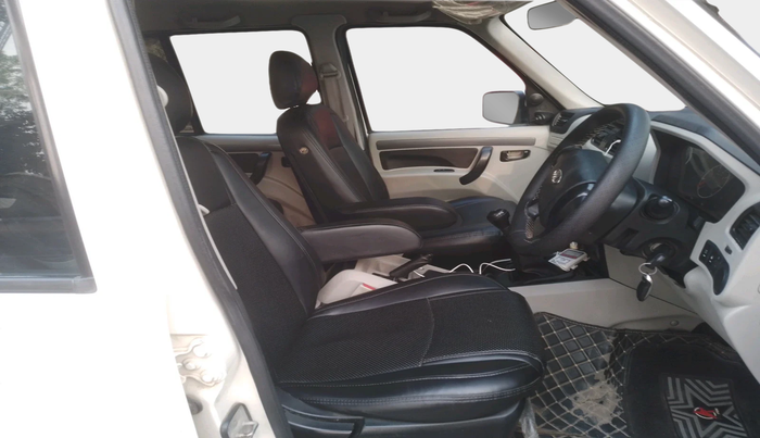 2018 Mahindra Scorpio S5, Diesel, Manual, 76,463 km, interior