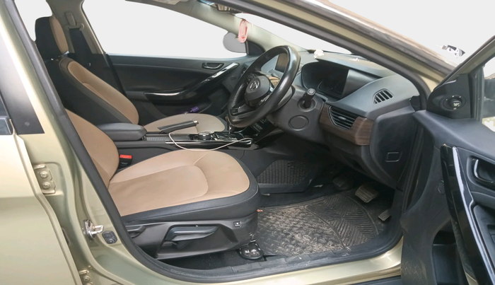 2022 Tata NEXON XZA PLUS (PREMIUM) KAZIRANGA PETROL, Petrol, Automatic, 20,780 km, interior