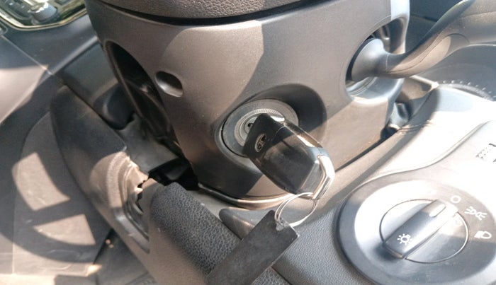 2017 Tata Hexa XTA 4X2 7 STR, Diesel, Automatic, 98,902 km, interior