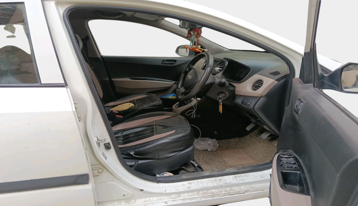 2015 Hyundai Grand i10 MAGNA 1.2 KAPPA VTVT, CNG, Manual, 1,36,970 km, interior