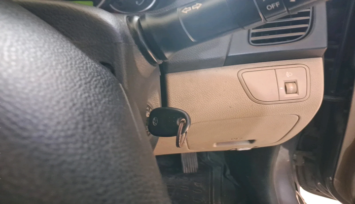 2016 Hyundai Eon MAGNA +, Petrol, Manual, 1,56,202 km, interior