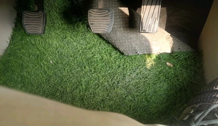 2021 Mahindra XUV300 W6 1.2 PETROL, Petrol, Manual, 81,509 km, interior