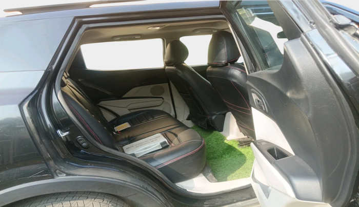 2021 Mahindra XUV300 W6 1.2 PETROL, Petrol, Manual, 81,509 km, interior