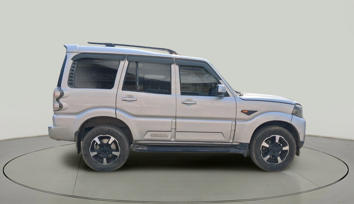 2017 Mahindra Scorpio S6 PLUS 1.99 INTELLI-HYBRID, Diesel, Manual, 98,577 km, exterior