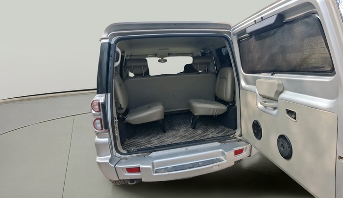 2017 Mahindra Scorpio S6 PLUS 1.99 INTELLI-HYBRID, Diesel, Manual, 98,577 km, exterior