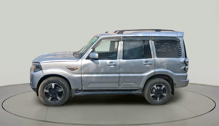 2017 Mahindra Scorpio S6 PLUS 1.99 INTELLI-HYBRID, Diesel, Manual, 98,577 km, exterior