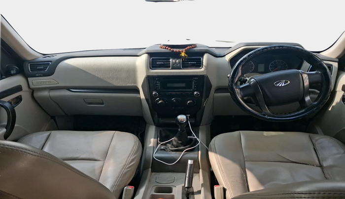 2017 Mahindra Scorpio S6 PLUS 1.99 INTELLI-HYBRID, Diesel, Manual, 98,577 km, interior