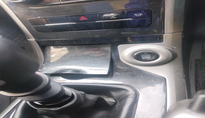 2020 Mahindra XUV500 W7, Diesel, Manual, 85,747 km, interior