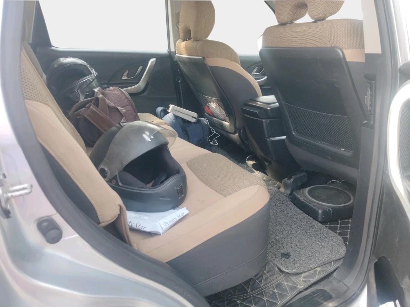 2020 Mahindra XUV500 W7, Diesel, Manual, 85,747 km, interior