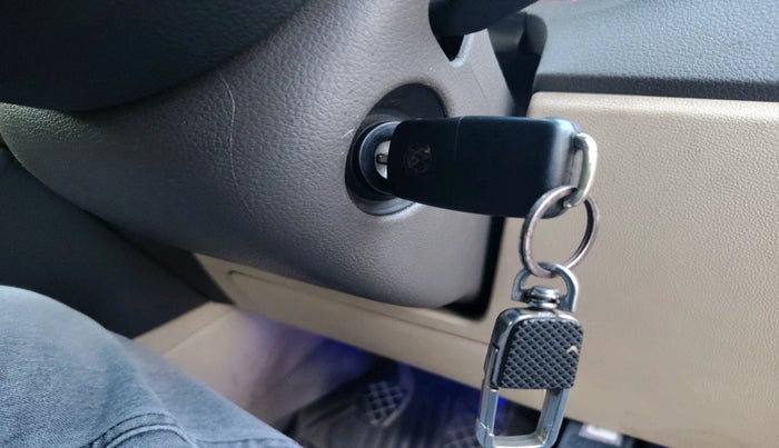 2011 Volkswagen Vento HIGHLINE 1.6 MPI, Petrol, Manual, 94,068 km, interior