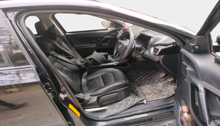 2022 Tata Safari XT PLUS DARK EDITION, Diesel, Manual, 96,760 km, interior