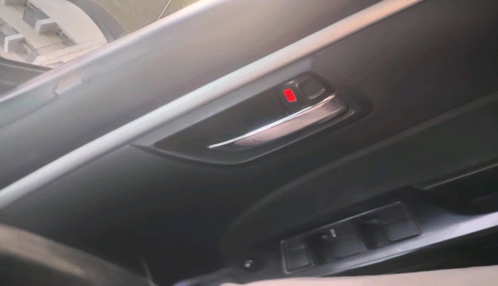2013 Maruti Swift VXI, Petrol, Manual, 1,21,039 km, interior