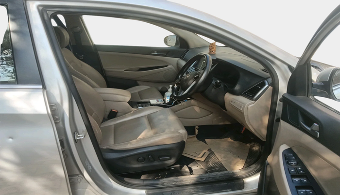 2016 Hyundai Tucson 2WD AT GL DIESEL
, Diesel, Automatic, 67,950 km, interior