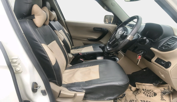 2018 Mahindra TUV300 T4 PLUS, Diesel, Manual, 1,81,173 km, interior