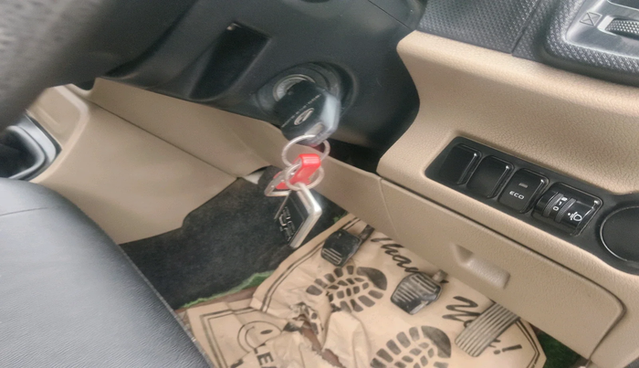 2018 Mahindra TUV300 T4 PLUS, Diesel, Manual, 1,81,173 km, interior