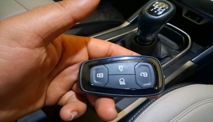 2022 Tata Safari XT PLUS, Diesel, Manual, 84,396 km, interior