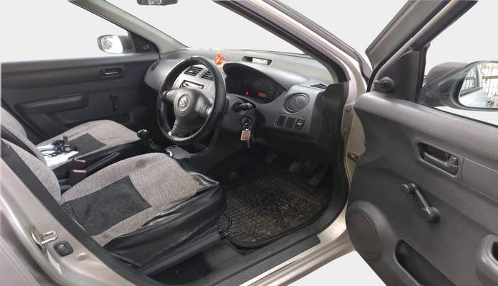 2011 Maruti Swift LXI, Petrol, Manual, 1,36,335 km, interior