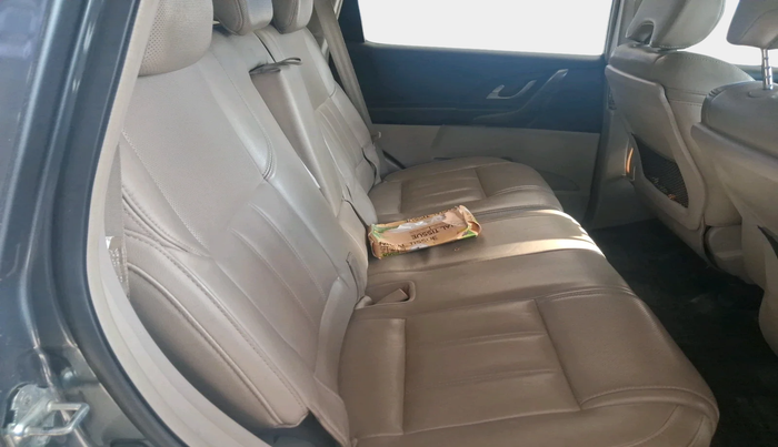 2017 Mahindra XUV500 W10, Diesel, Manual, 73,812 km, interior