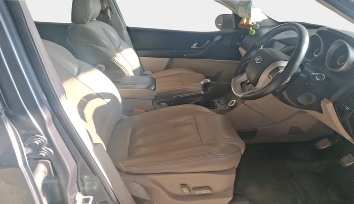 2017 Mahindra XUV500 W10, Diesel, Manual, 73,812 km, interior