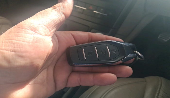 2017 Mahindra XUV500 W10, Diesel, Manual, 73,812 km, interior