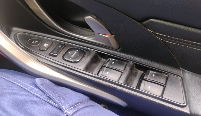 2018 Mahindra XUV500 W11 AT, Diesel, Automatic, 1,32,172 km, interior