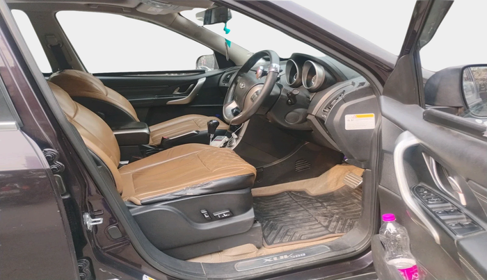 2018 Mahindra XUV500 W11 AT, Diesel, Automatic, 1,32,172 km, interior