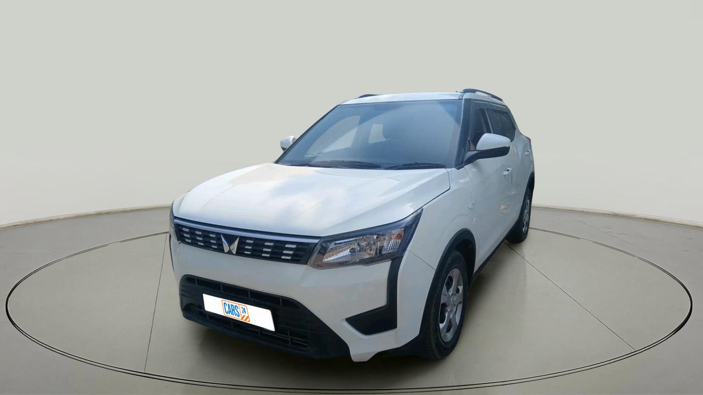 2023 Mahindra XUV300 W6 1.2 PETROL, Petrol, Manual, 28,754 km, exterior