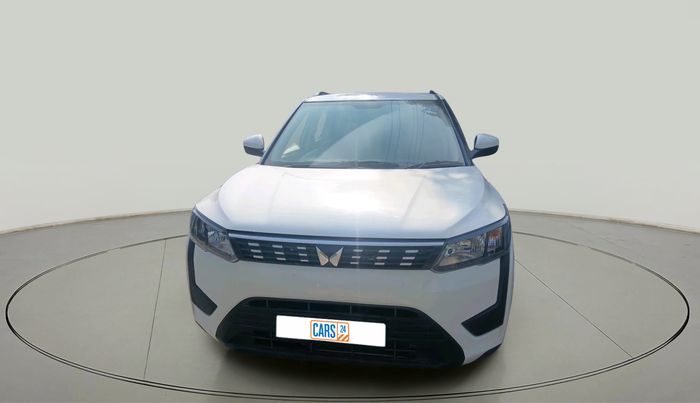 2023 Mahindra XUV300 W6 1.2 PETROL, Petrol, Manual, 27,043 km, exterior
