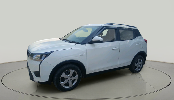 2023 Mahindra XUV300 W6 1.2 PETROL, Petrol, Manual, 27,043 km, exterior