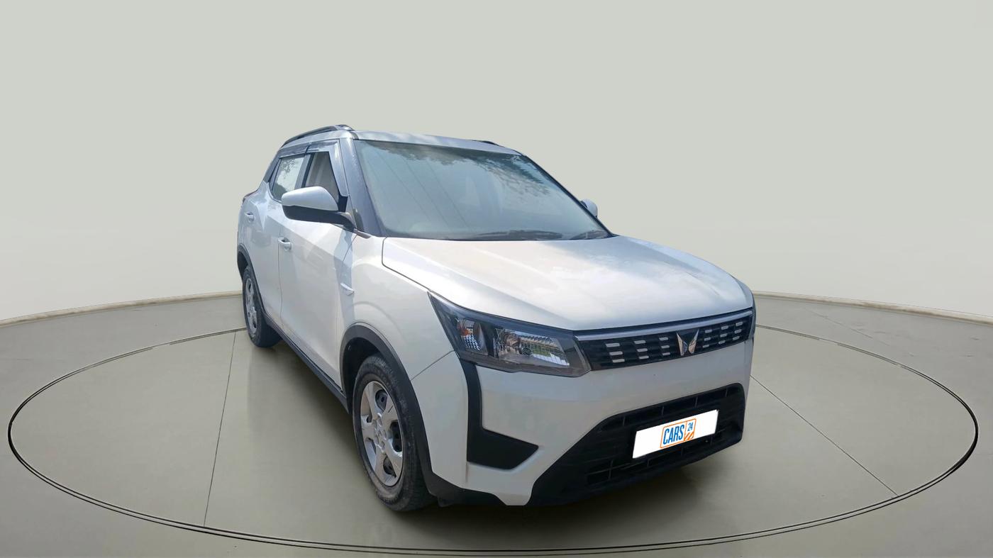 2023 Mahindra XUV300 W6 1.2 PETROL, Petrol, Manual, 28,754 km, exterior