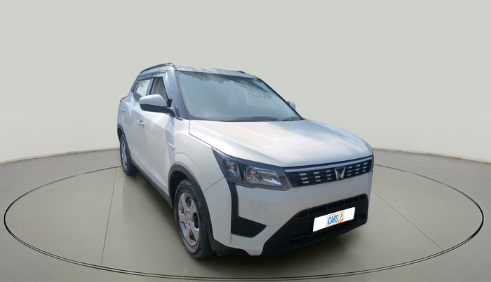2023 Mahindra XUV300 W6 1.2 PETROL, Petrol, Manual, 27,043 km, exterior
