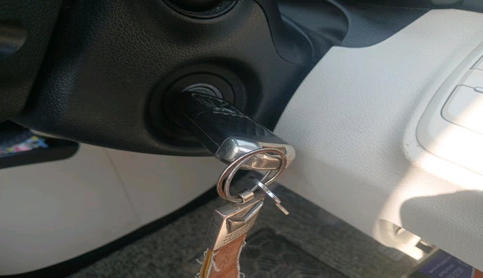 2023 Mahindra XUV300 W6 1.2 PETROL, Petrol, Manual, 27,043 km, interior