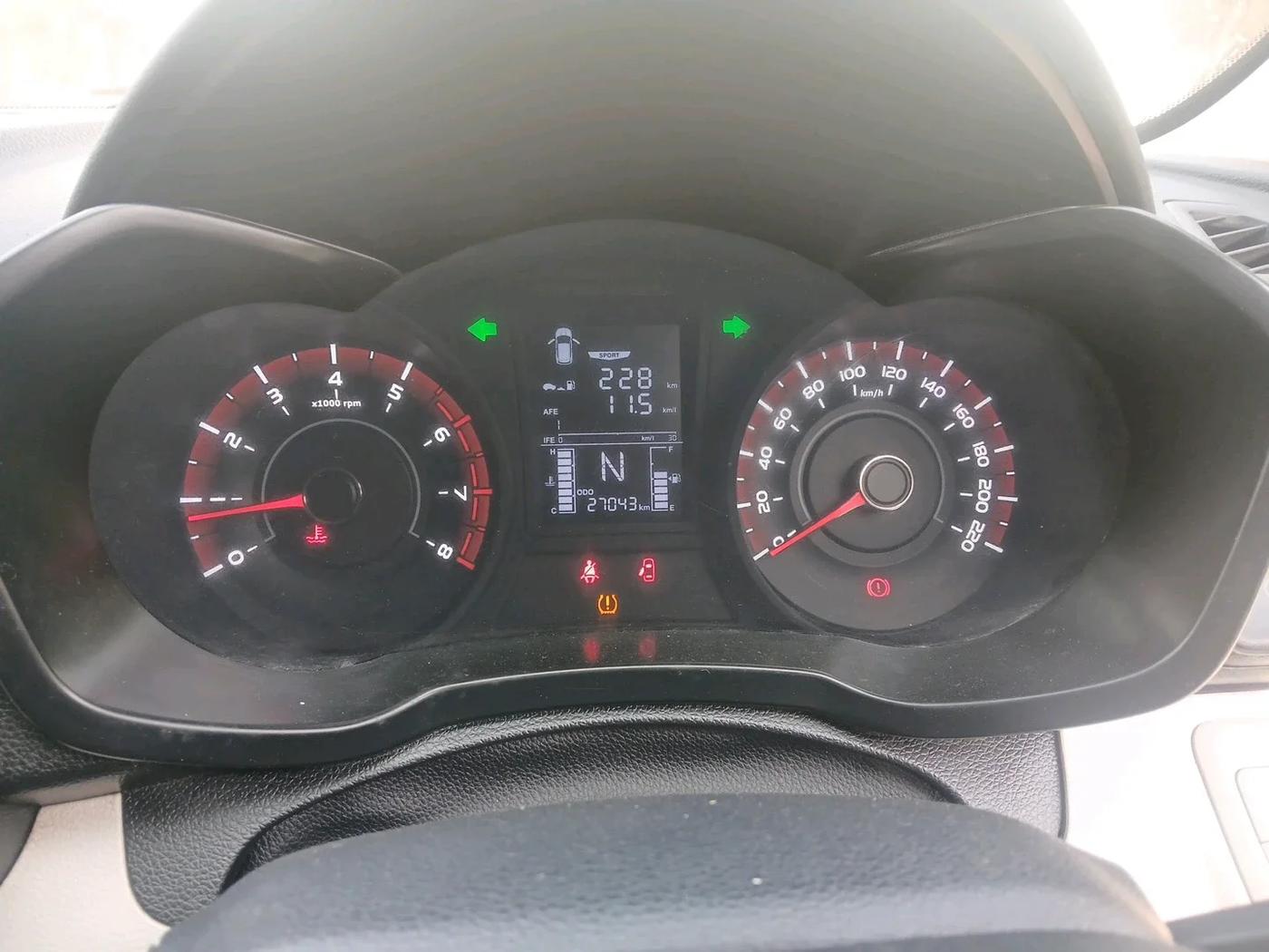 2023 Mahindra XUV300 W6 1.2 PETROL, Petrol, Manual, 28,754 km, interior