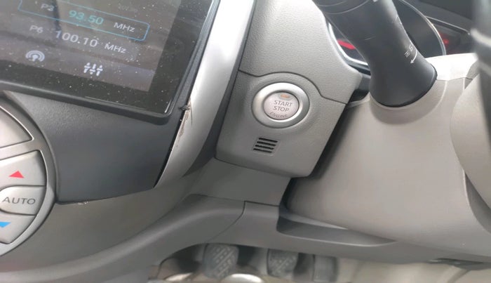 2014 Nissan Sunny XV PETROL, Petrol, Manual, 1,03,824 km, interior