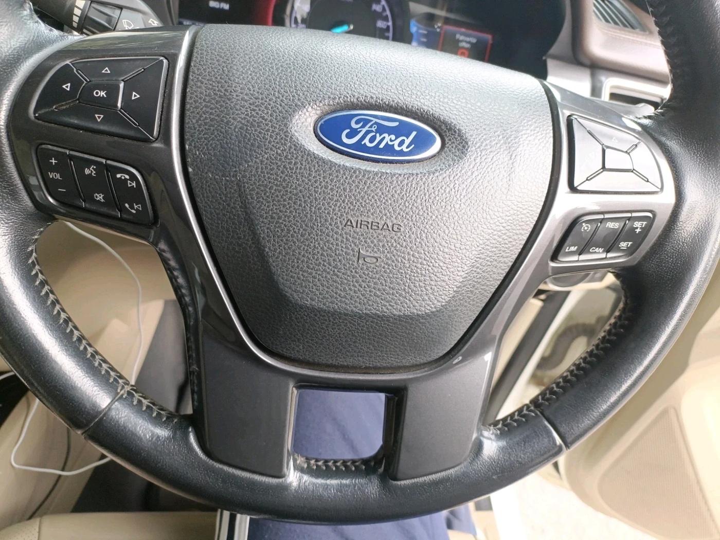 2016 Ford Endeavour TITANIUM 2.2 4X2 AT, Diesel, Automatic, 96,528 km, interior