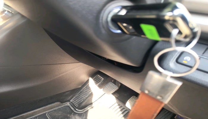 2024 Mahindra XUV700 MX Petrol MT 7 STR, Petrol, Manual, 36,321 km, interior