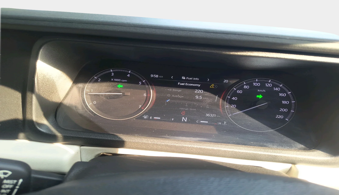 2024 Mahindra XUV700 MX Petrol MT 7 STR, Petrol, Manual, 36,321 km, interior