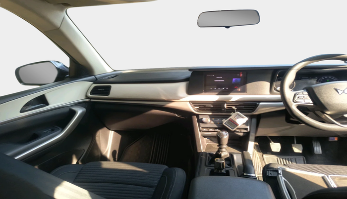 2024 Mahindra XUV700 MX Petrol MT 7 STR, Petrol, Manual, 36,321 km, interior